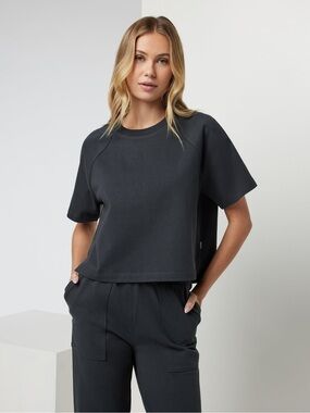 Vuori Short Sleeve Mackenzie Top black